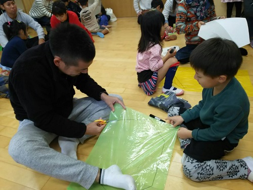 20日・たこ作り、たこあげ!