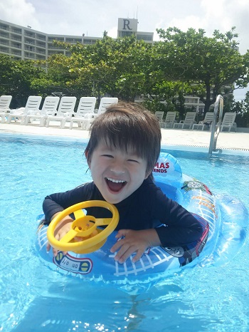 23日・沖縄慰霊の日はルネッサンスのプールです!