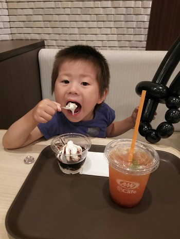 6日・カブトムシに大喜び!