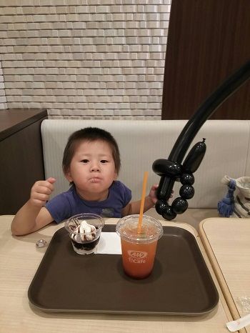 6日・カブトムシに大喜び!