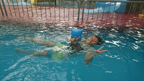 30日・ホテルルネッサンスのプール!