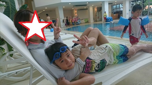 30日・ホテルルネッサンスのプール!