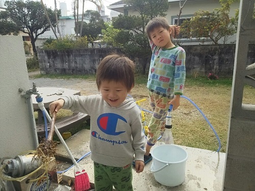 15日・子供たち初めての洗車!