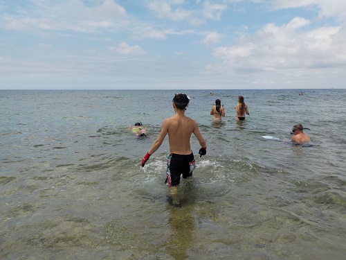 30日・真栄田岬の青の洞窟でシュノーケル!