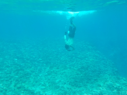 30日・真栄田岬の青の洞窟でシュノーケル!