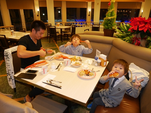 8日・ラグナでカニ食べ放題お誕生会!