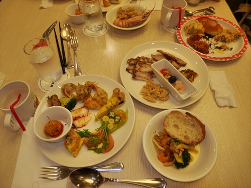 8日・ラグナでカニ食べ放題お誕生会!