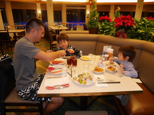 15日・ラグナガーデンホテルで次男の誕生会!