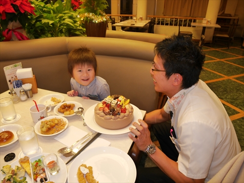 15日・ラグナガーデンホテルで次男の誕生会!
