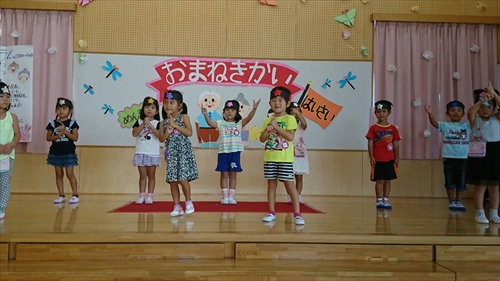 18日・敬老会で手裏剣投げたらすぐ拾う！