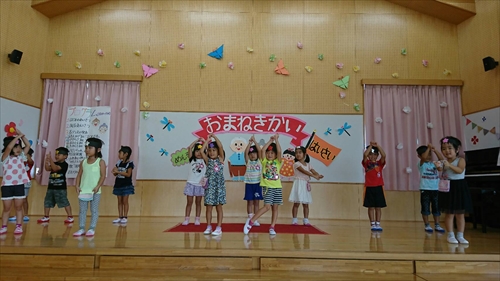 18日・敬老会で手裏剣投げたらすぐ拾う！