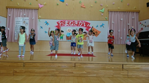 18日・敬老会で手裏剣投げたらすぐ拾う！