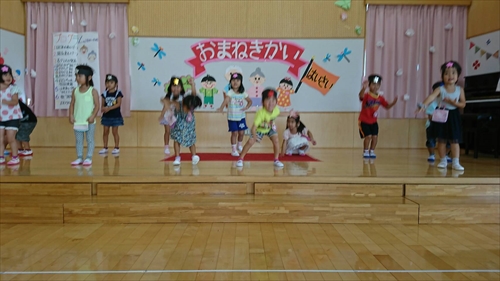 18日・敬老会で手裏剣投げたらすぐ拾う！